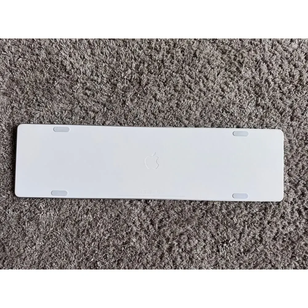 Apple Magic Keyboard with Numeric Keypad White Wireless Tested Working